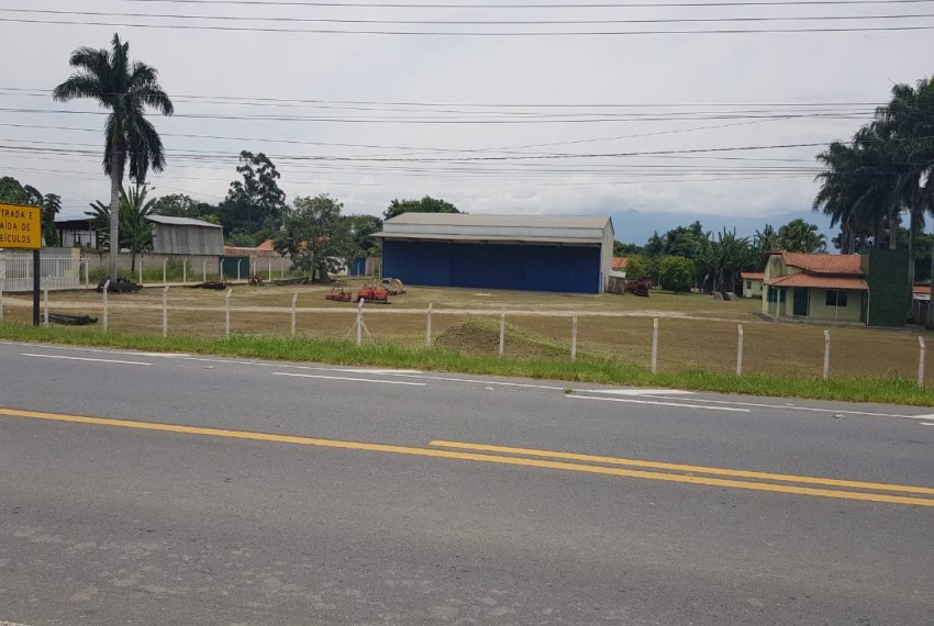 Área industrial em localização privilegiada no ...